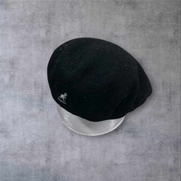 캉골 블랙 컬러 스몰 로고 울 헌팅캡