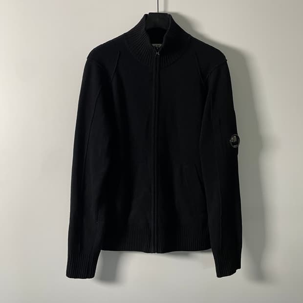 CP컴퍼니 렌즈 니트집업 (on.556)  