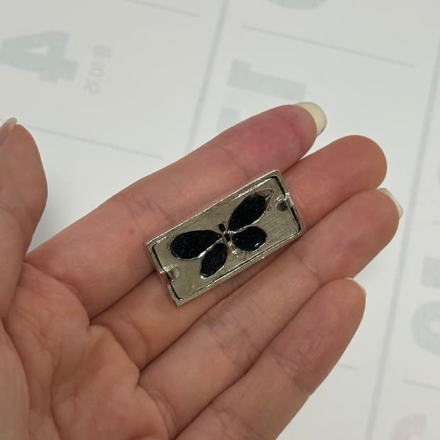 Ae 애 butterfly earring