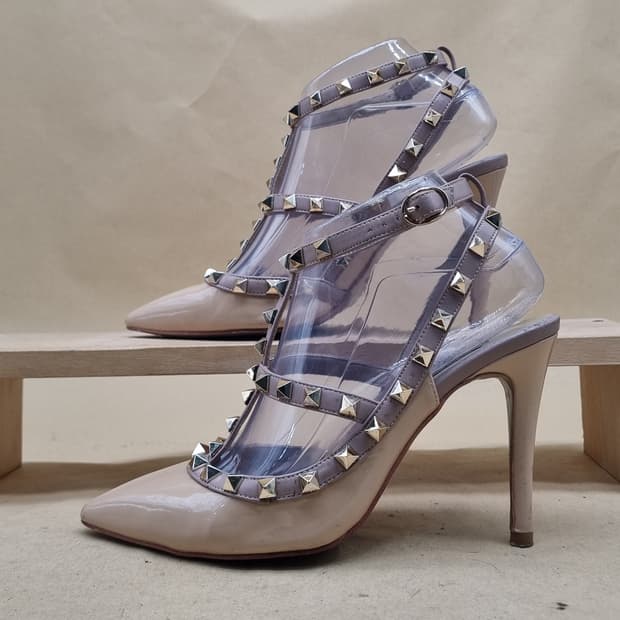 발렌티노 락스터드 여성힐 38 240 굽10