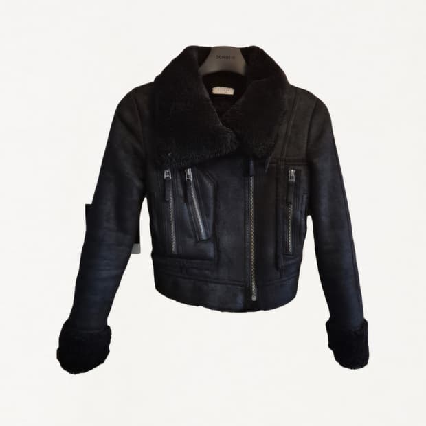 블랙 크롭 무스탕