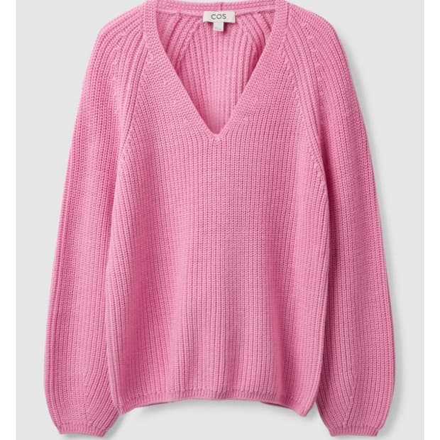 cos 리브드 니티드 브이넥 스웨터