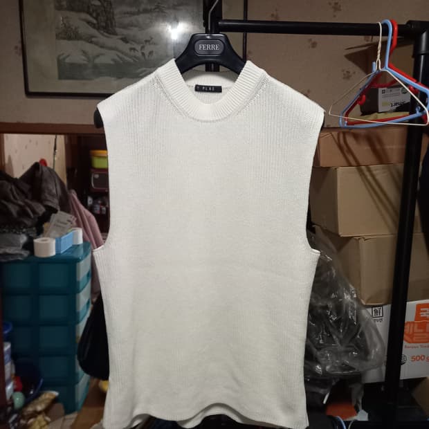 [플랙](미사용)라운드넥 니트 베스트 M사이즈 아이보리 컬러 