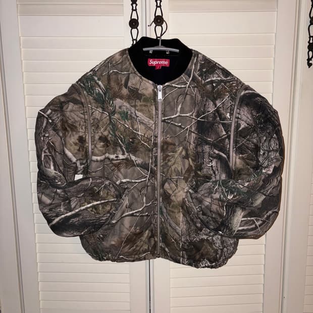 [S급] 슈프림 퀼티드 봄버 자켓 리얼트리 AP 카모 25FW