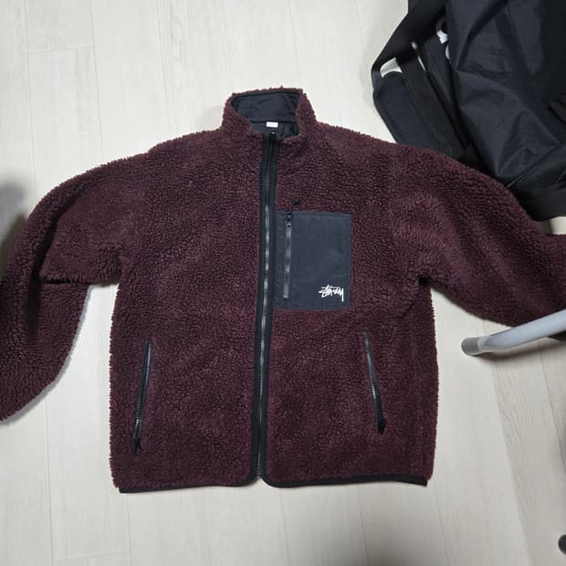 스투시 쉐르파 리버시블 버건디 팔아요