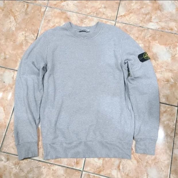 스톤아일랜드 그레이 맨투맨 티셔츠