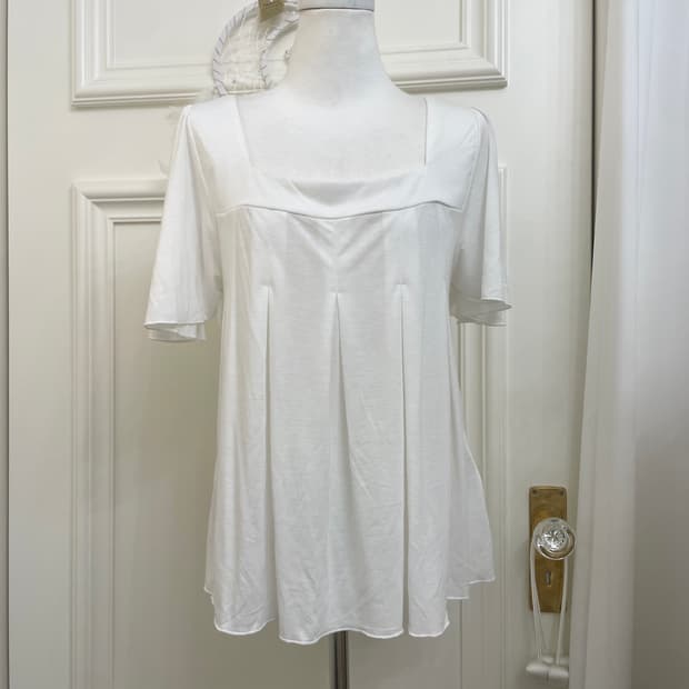 white cotton square-neck pleats top