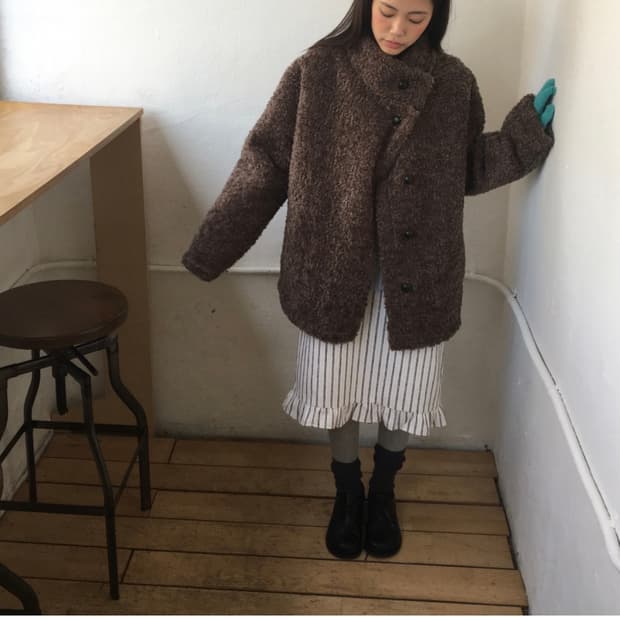 샵더기 부클 퍼 코트 브라운 