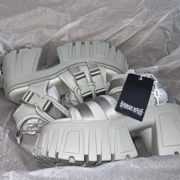 ((새상품)) 돌스킬 DOLLSKILL 유토피아 플랫폼 샌들 그레이