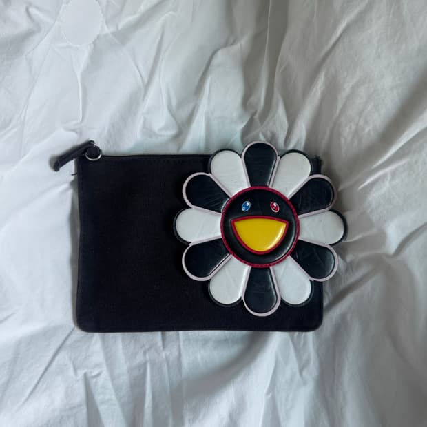 카이카이키키 슈에무라 파우치