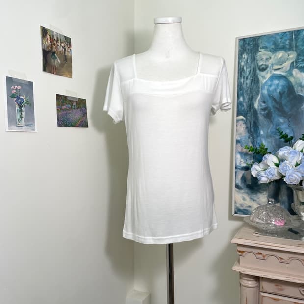 white square-neck basic cotton top