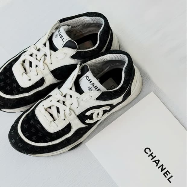 샤넬 [크루즈컬렉션] CC 로고 벨벳 스니커즈 (230)