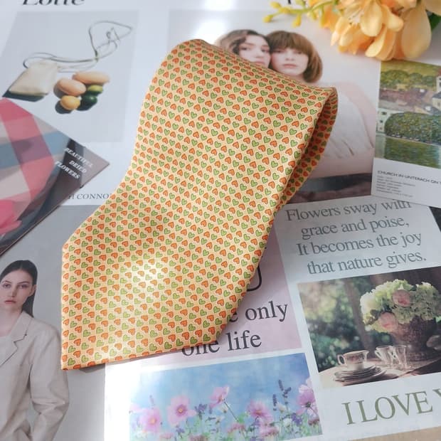 페라가모 실크 옐로 하트 패턴 넥타이 9.4cm A+등급 A19002
