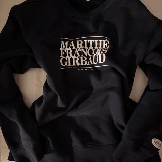 마리떼 프랑소와 저버 네이비 맨투맨 싸게 판매!!