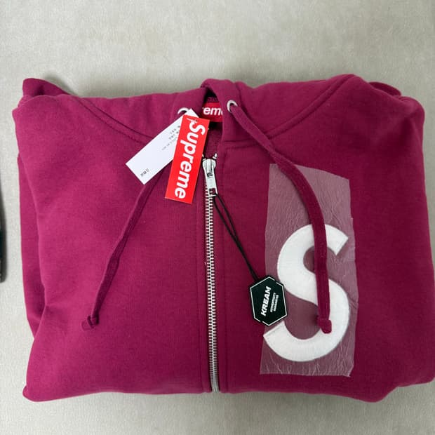 슈프림 S로고 후드집업 25FW 라즈베리 새상품
