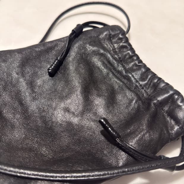 유스 레더 스트링백