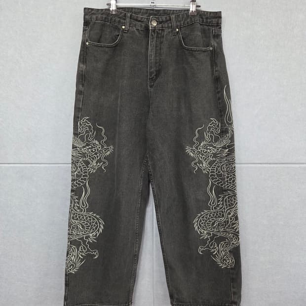 Ed Hardy x Urban Outfitters 드래곤 자수 흑청 데님