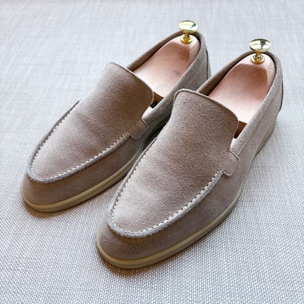 [255] Berwick 5542 스모크 스웨이드 슬립 온 로퍼