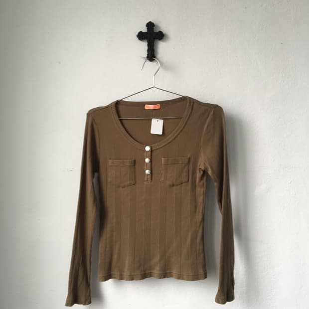 Henry neck ribbed sleeve