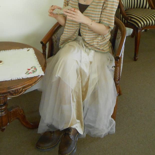 베이지 벨벳 뮤즈 플레어 스커트