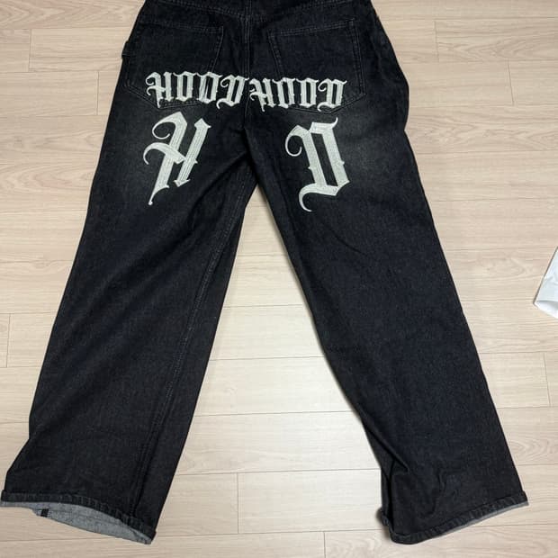 후드후드 자수 프린팅 데님팬츠 블랙