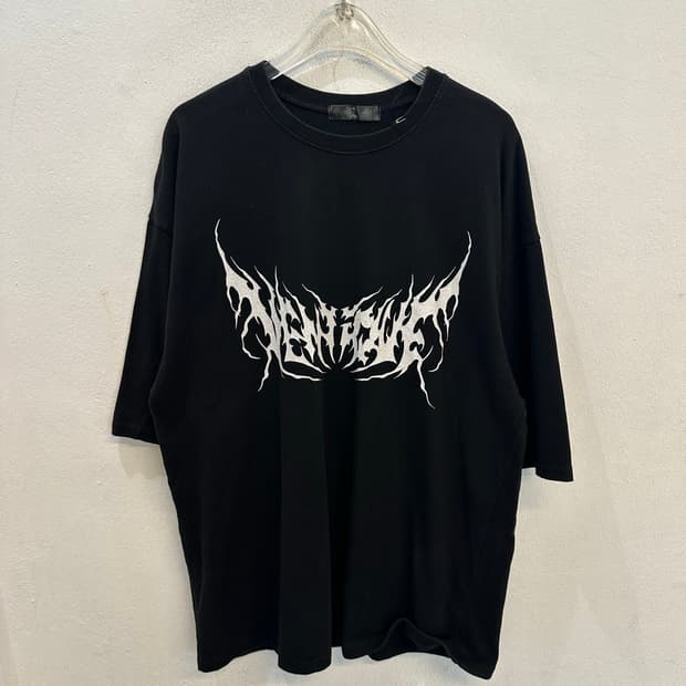 Graphic tee