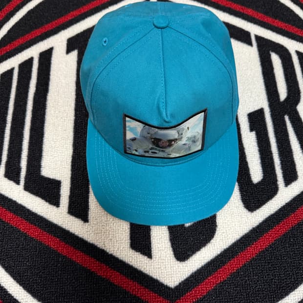 슈프림 아스트로넛 홀로그램 5 패널 틸 캡 FW16