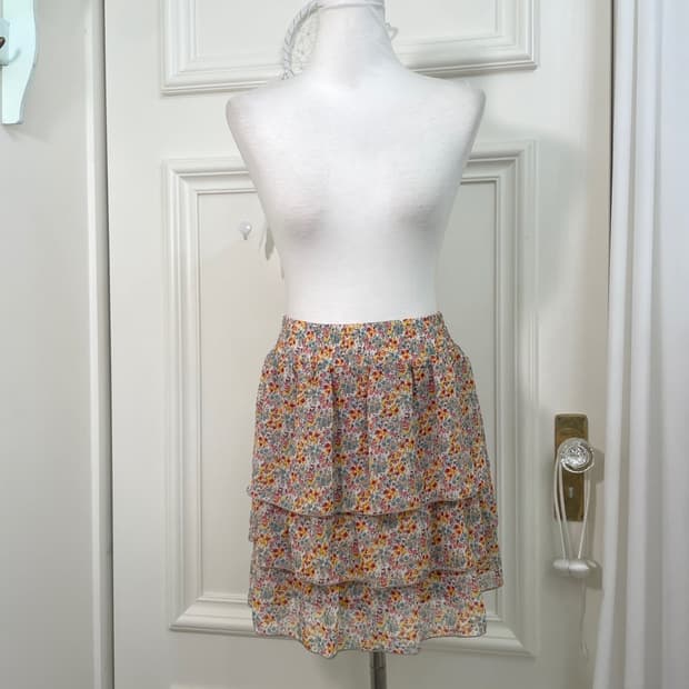 mint red flower ruffle banding mini skir