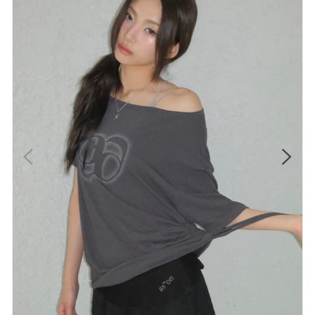 애즈온 kiki boxy shirring tee 오프숄더 원숄더