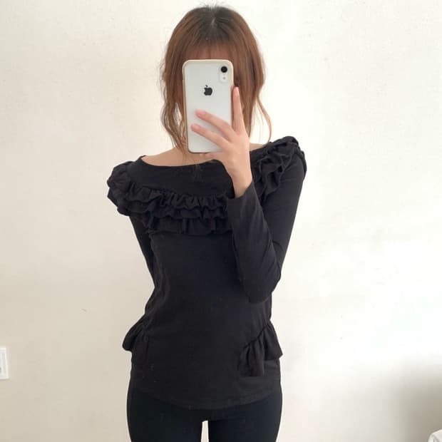 오네갸루 블랙 프릴 티셔츠