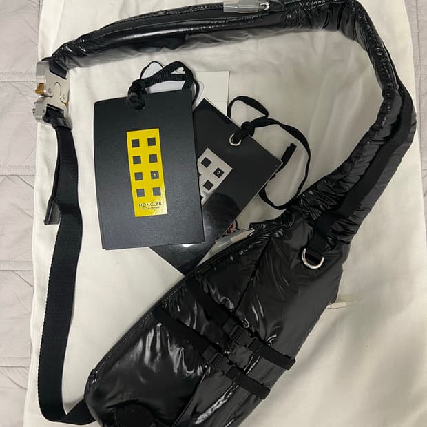 MONCLER × 1017 ALYX 9SM 패딩 슬링백 / 크로스 백