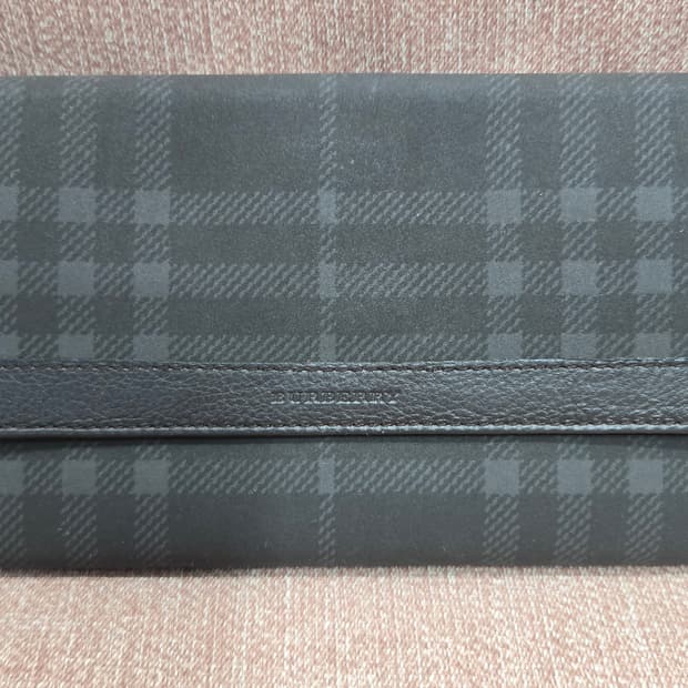 버버리  다크브라운  PVC 클래식 노바체크 2단 장지갑  