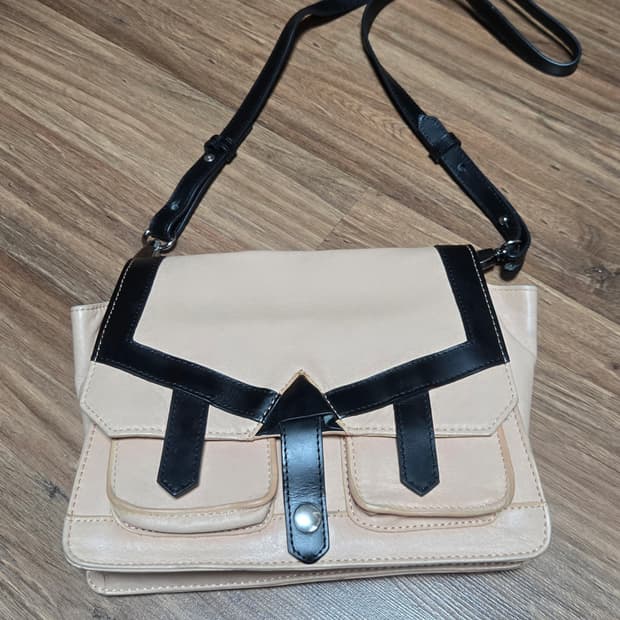 라빠레뜨  Gaya 가죽 사첼 크로스백