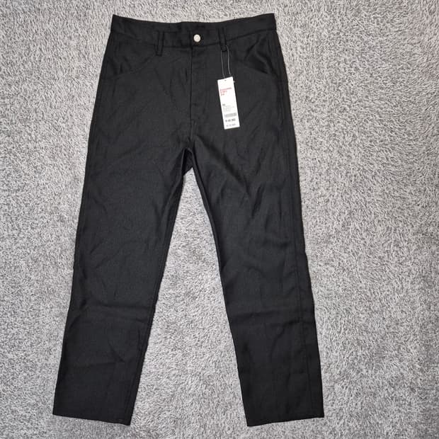 에잇세컨즈 남성 블랙솔리드 스트레이트 팬츠 84