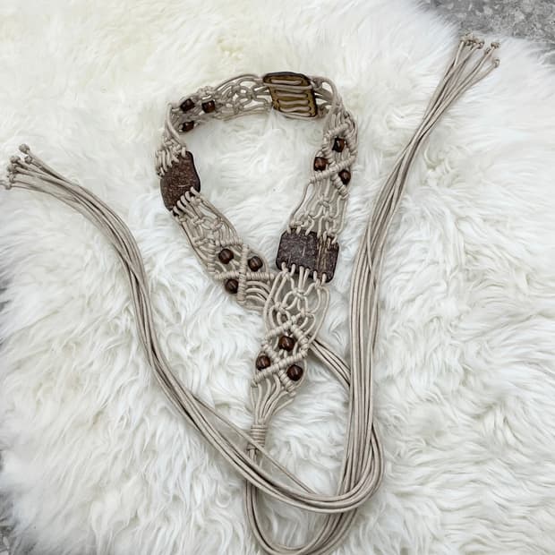 오리엔탈 페어리 우드 디테일 벨트