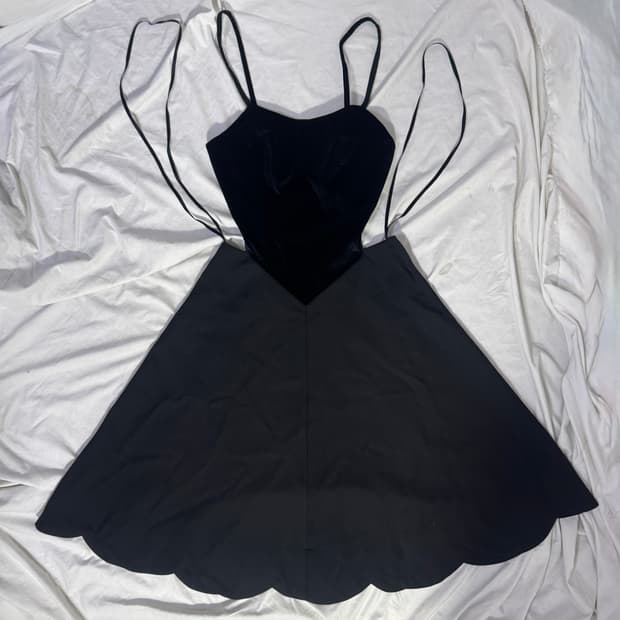 H&M 꼼데가르송 컷아웃 디테일 원피스 벨벳