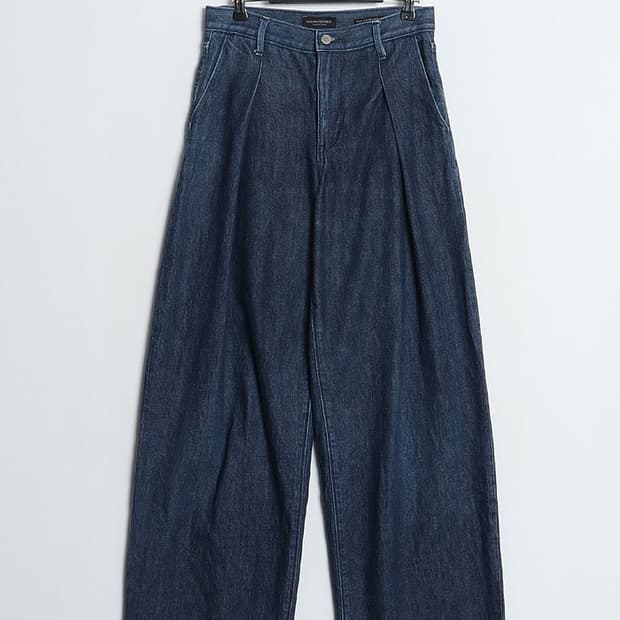 BANANA REPUBLIC Tuck Wide Denim Pant (28