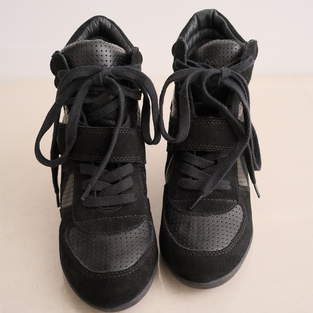 Ash Bowie Black
