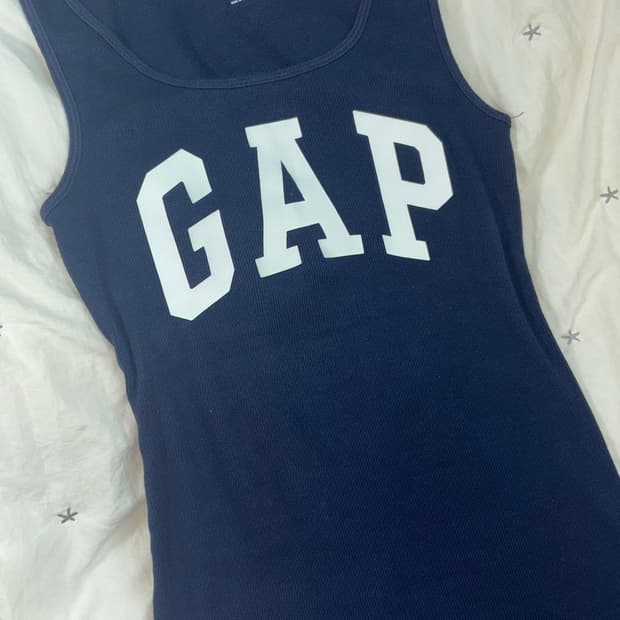 핏 완전 보장!! 유일매물 ♡ GAP 네이비 슬리브리스 나시 ♡