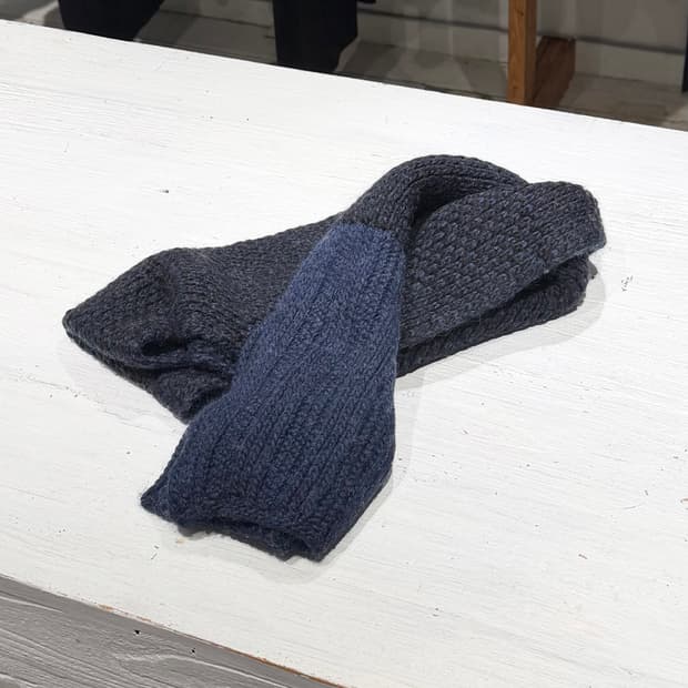 질샌더 네이비블루 배색 머플러