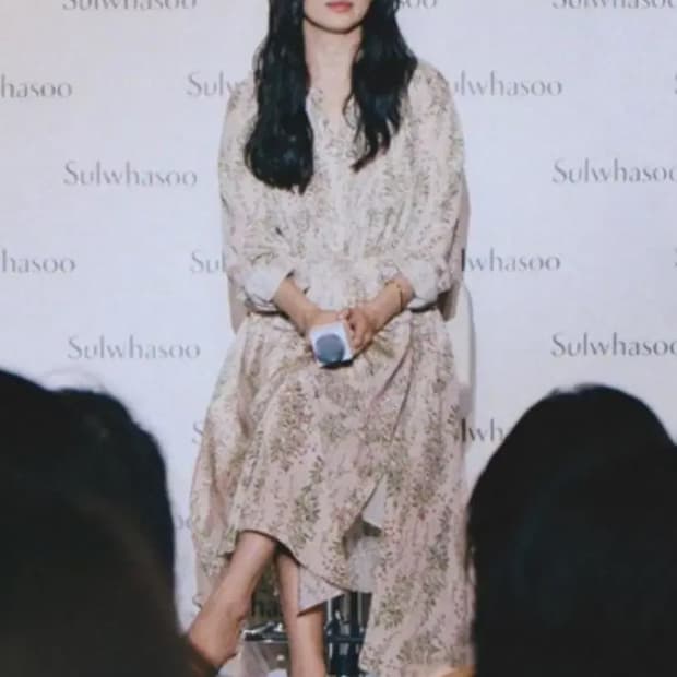 아떼바네사브루노 송혜교 실크 플라워 패턴 원피스 38사이즈 (55~66)