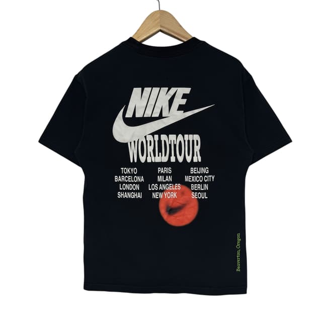 나이키 월드투어 멀티퓨추라 반팔티