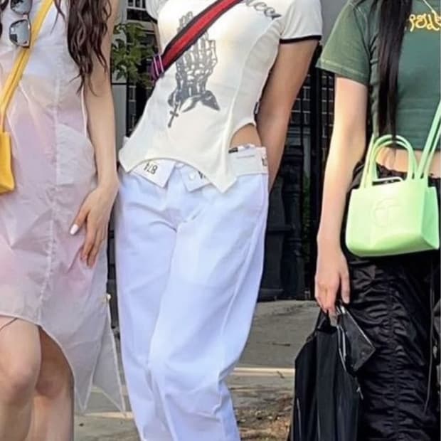 뉴진스 하니착용 스컬프터 코르셋 라인 티 SCULPTOR Corset