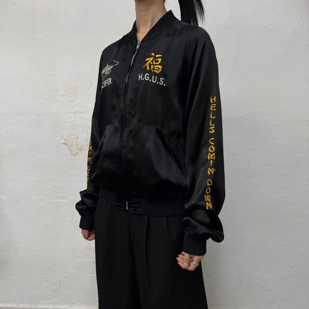 히스테릭글래머 17ss 블랙컬러 파라다이스 수베니아 실크 스카잔 자켓