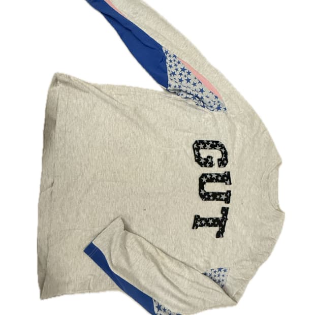 더뮤지엄비지터 롱슬리브