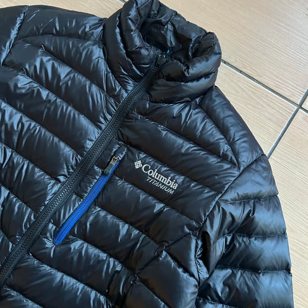 컬럼비아 티타늄 구스다운 경량패딩