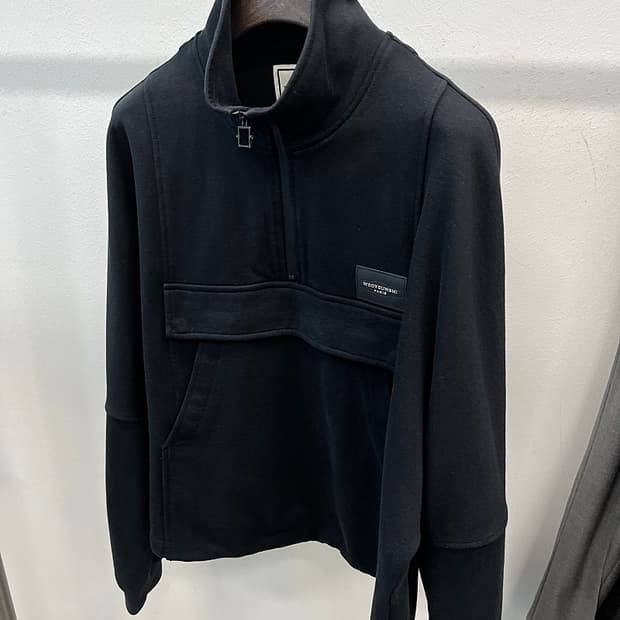 100) 우영미 로고 하프집업 