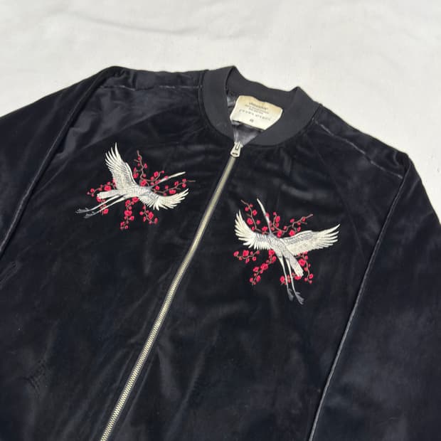 48 언더에어 학 자수 벨벳 스카쟌 점퍼