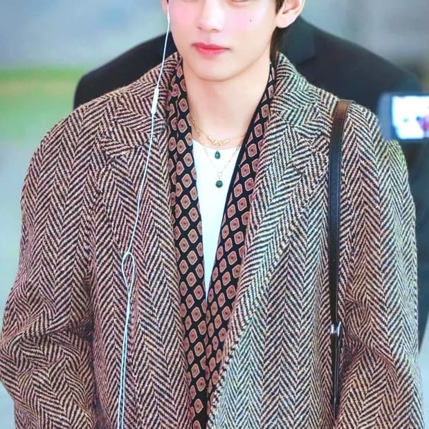 [BTS 뷔님 착용착용] 셀린느 23fw 헤링본 트위드 코트