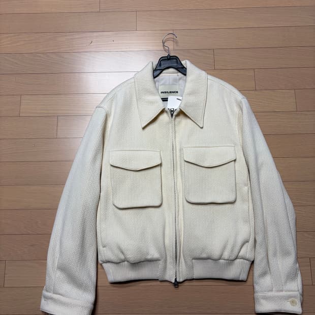 인사일런스 울트위스티드 블루종, M